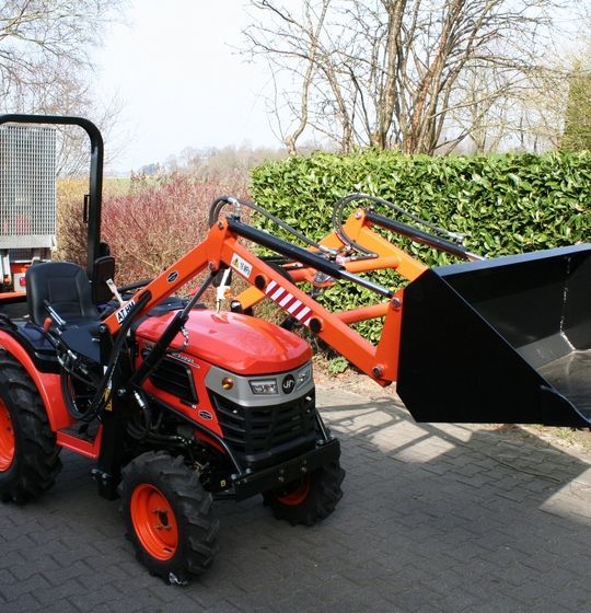 Hinomoto HM3025 met voorlader