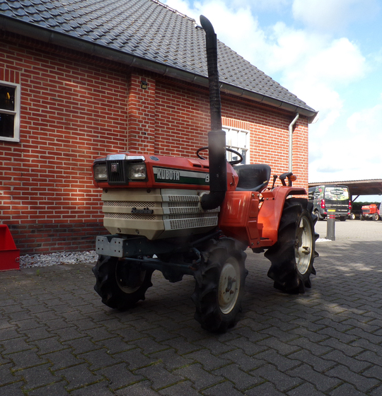 Kubota B1502