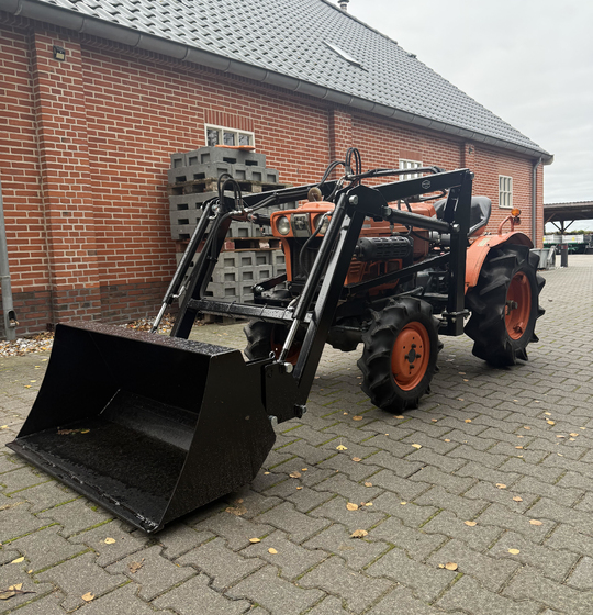 Aanbieding Kubota B7001 met voorlader