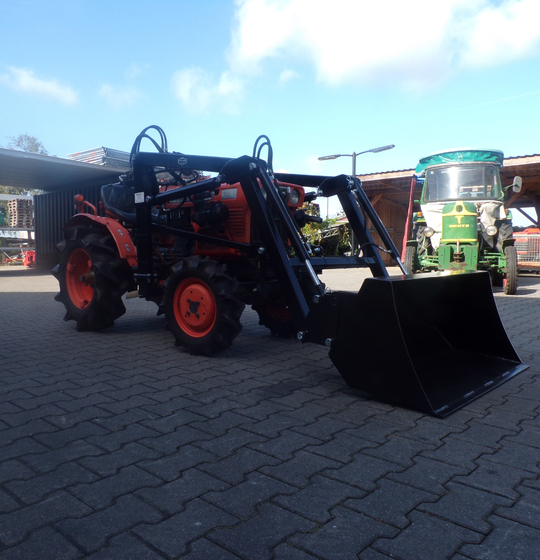 Kubota B7001 met voorlader