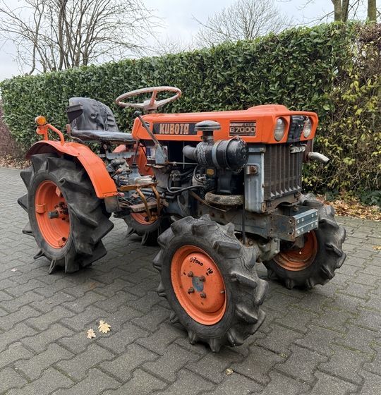 Kubota B7000