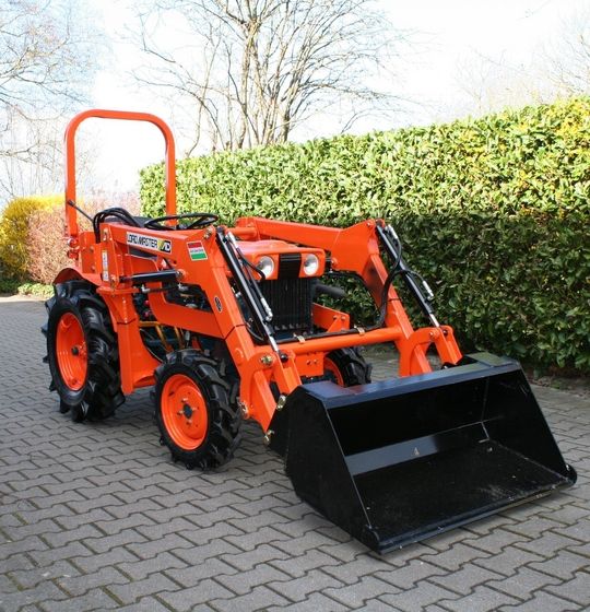 Kubota B7000 met voorlader af €95,-p/m