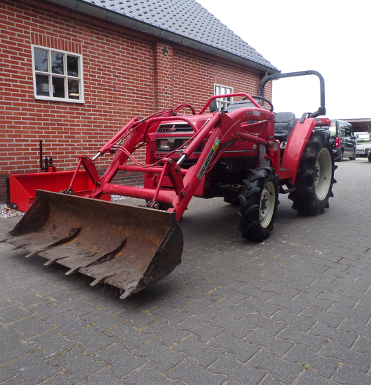 Mitsubishi MT245 met voorlader, al vanaf €105,- per maand.