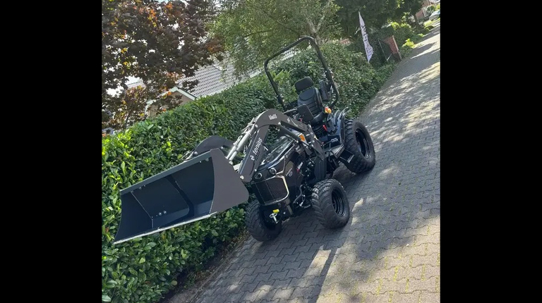 Captain D263 H, met voorlader al vanaf € 299,- p/maand.