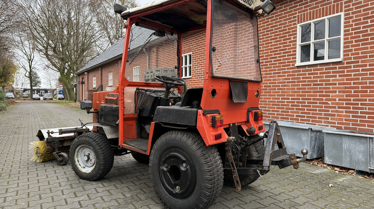 Hako 3800D Hydrostaat met hydraulische veegbezem