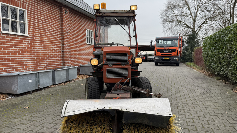 Hako 3800D Hydrostaat met hydraulische veegbezem