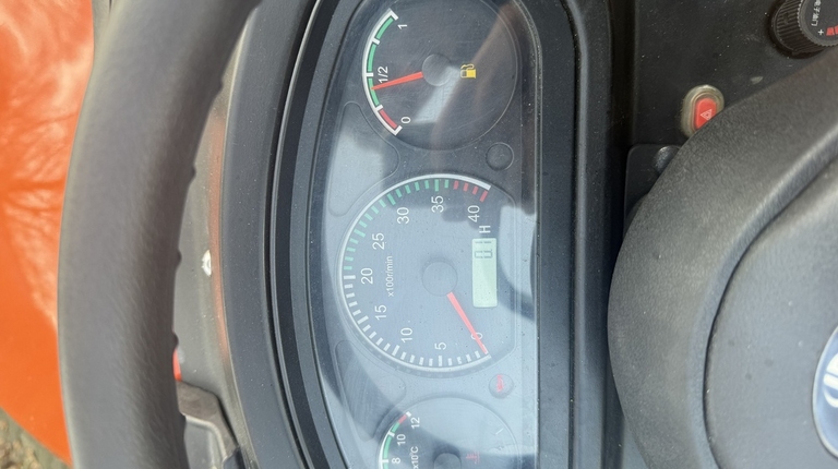 Hinomoto HM3020 met voorlader