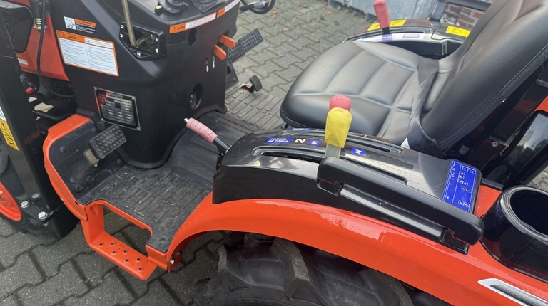 Hinomoto HM3020 met voorlader