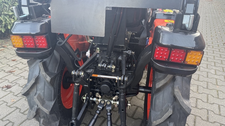 Hinomoto HM3020 met voorlader