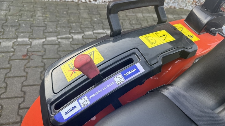 Hinomoto HM3020 met voorlader