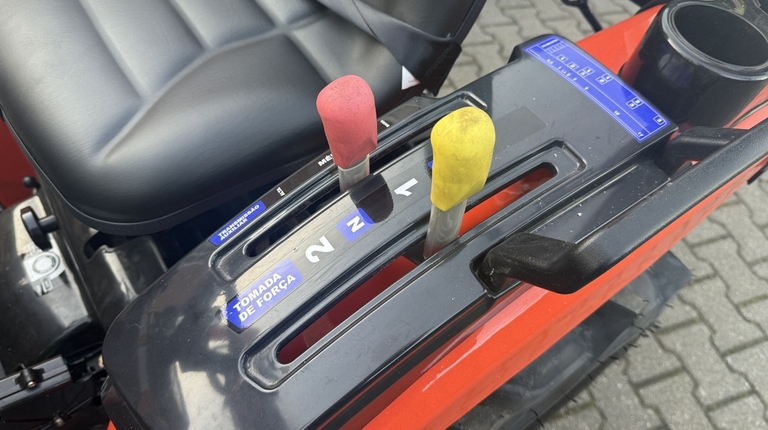 Hinomoto HM3020 met voorlader