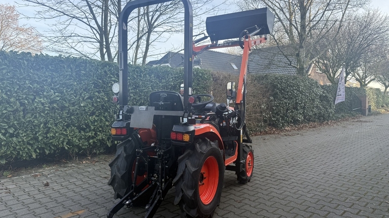 Hinomoto HM3020 met voorlader