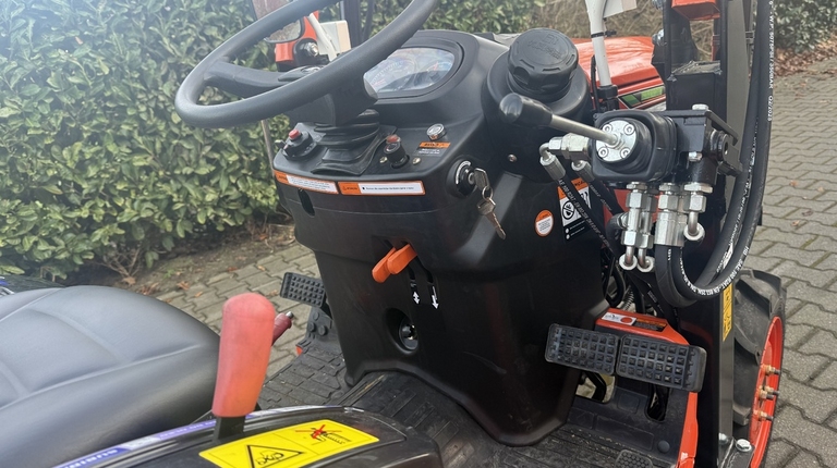 Hinomoto HM3020 met voorlader