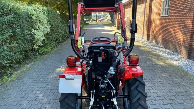 Fieldtrac 918, met voorlader al vanaf € 191,- p/maand.