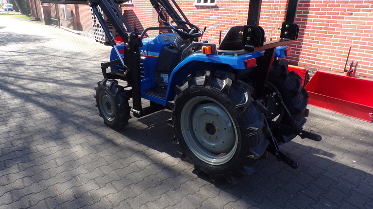 Iseki Sial 21 met voorlader en stuurbekrachtiging