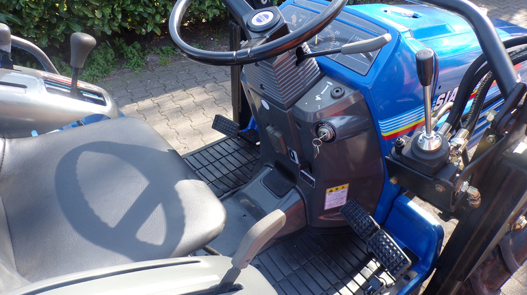 Iseki Sial 21 met voorlader en stuurbekrachtiging