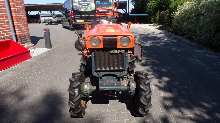 Kubota B5000