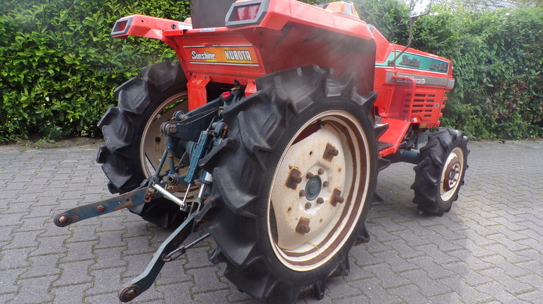 Kubota L1-185