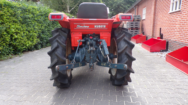 Kubota ZL1-185