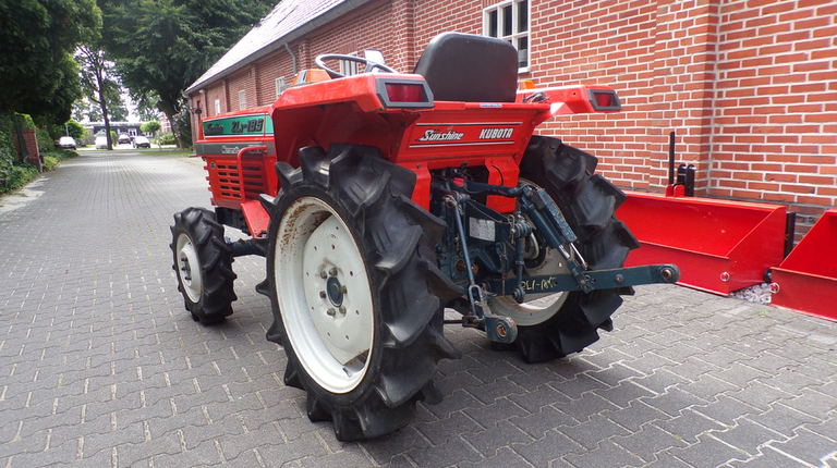 Kubota ZL1-185