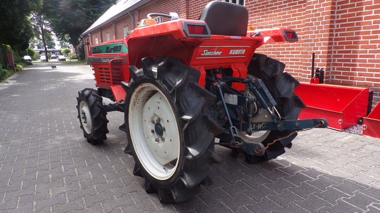 Kubota ZL1-185