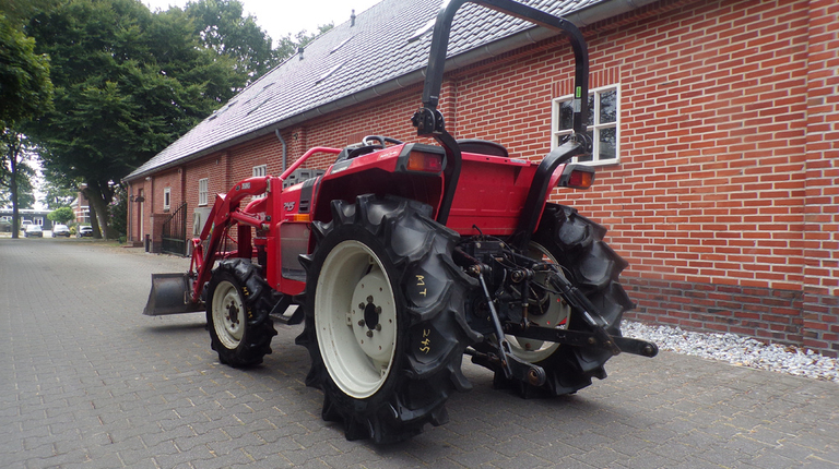 Mitsubishi MT245 met voorlader, al vanaf €105,- per maand.