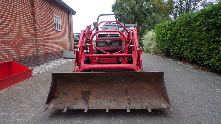 Mitsubishi MT245 met voorlader, al vanaf €105,- per maand.