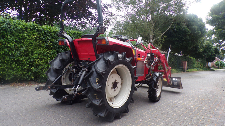 Mitsubishi MT245 met voorlader, al vanaf €105,- per maand.