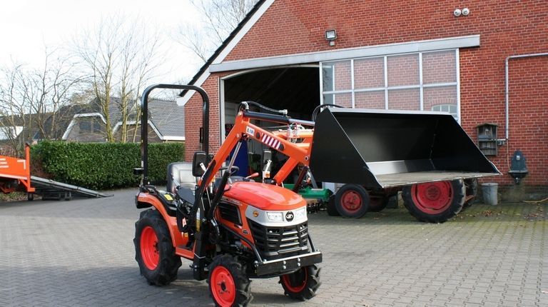 Hinomoto HM3020 met voorlader