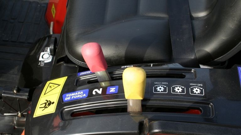 Hinomoto HM3020 met voorlader