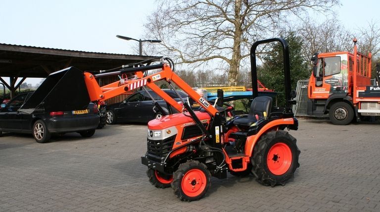 Hinomoto HM3020 met voorlader