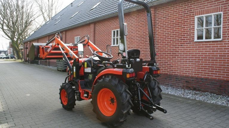 Hinomoto HM3025 met voorlader
