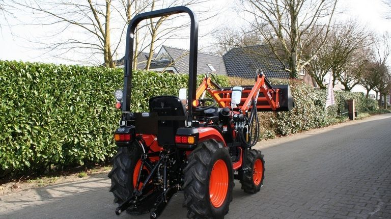 Hinomoto HM3025 met voorlader