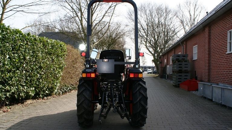 Hinomoto HM3025 met voorlader