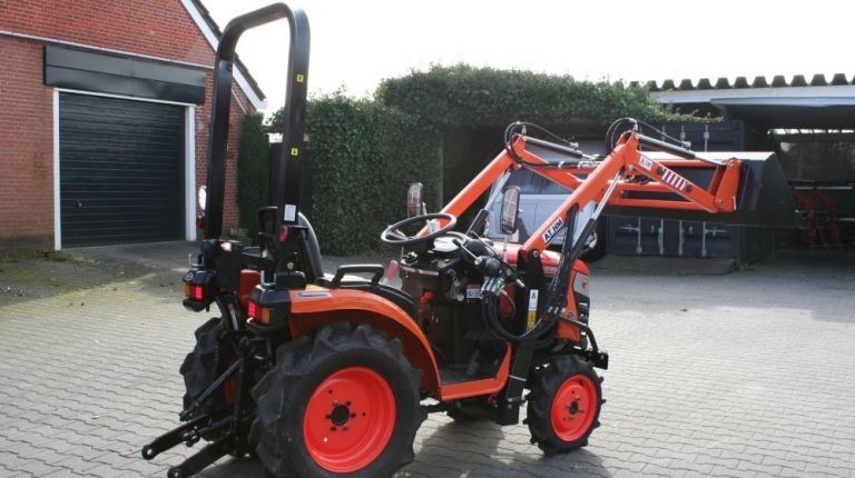 Hinomoto HM3020 met voorlader