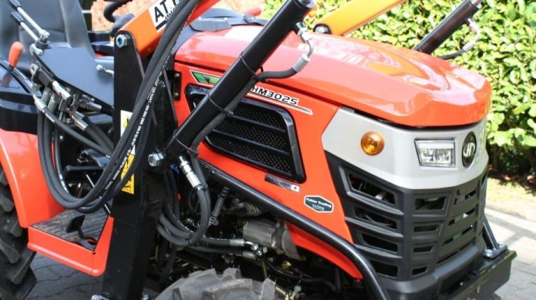 Hinomoto HM3025 met voorlader