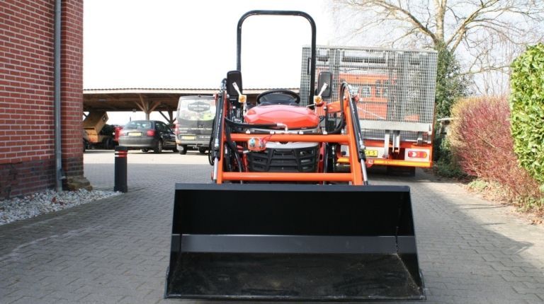 Hinomoto HM3025 met voorlader