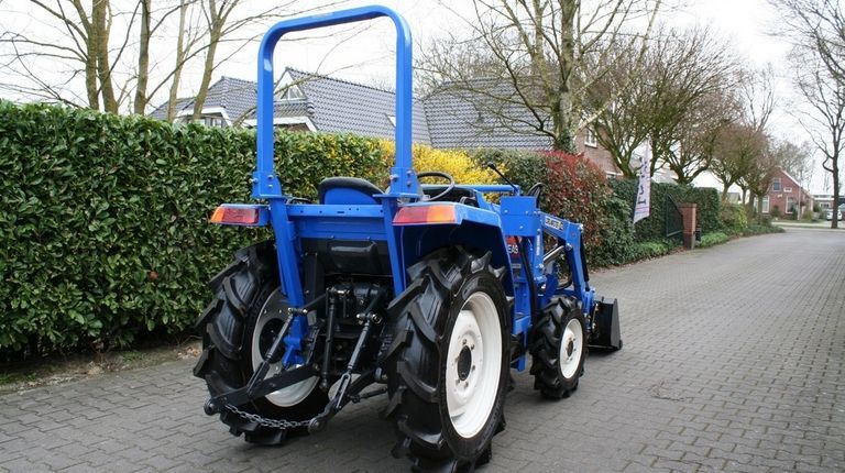 Iseki Geas 23 met voorlader af €95,-p/m
