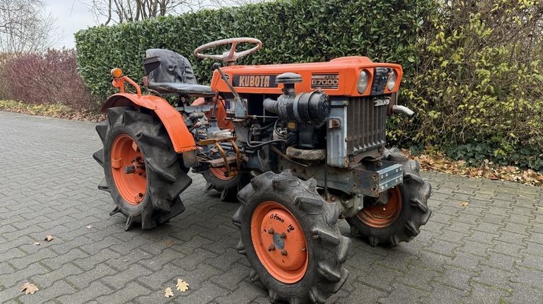 Kubota B7000