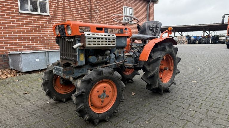 Kubota B7000