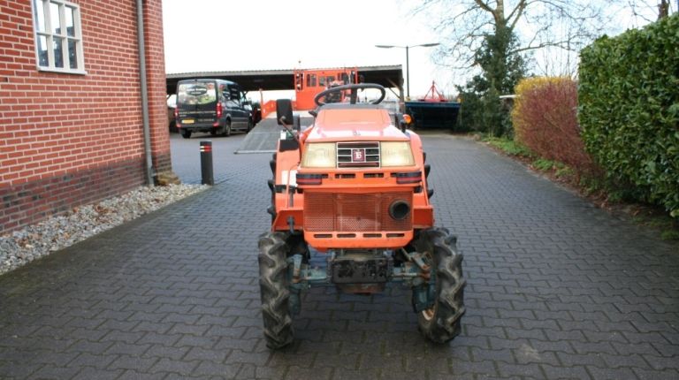 Kubota B1-15