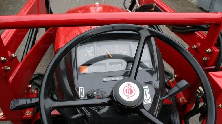 Yanmar AF-17 met voorlader af €95,-p/m