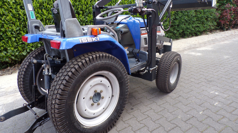 Iseki Sial Hunter 18S met voorlader